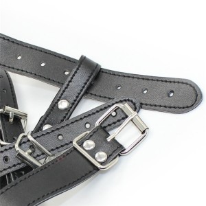 FOCINHEIRA EM COURO SINTÉTICO C/ FIVELAS AJUSTÁVEIS E ESPINHOS EM METAL GUANG